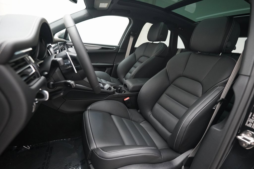 Used 2025 Porsche Macan Turbo image 5