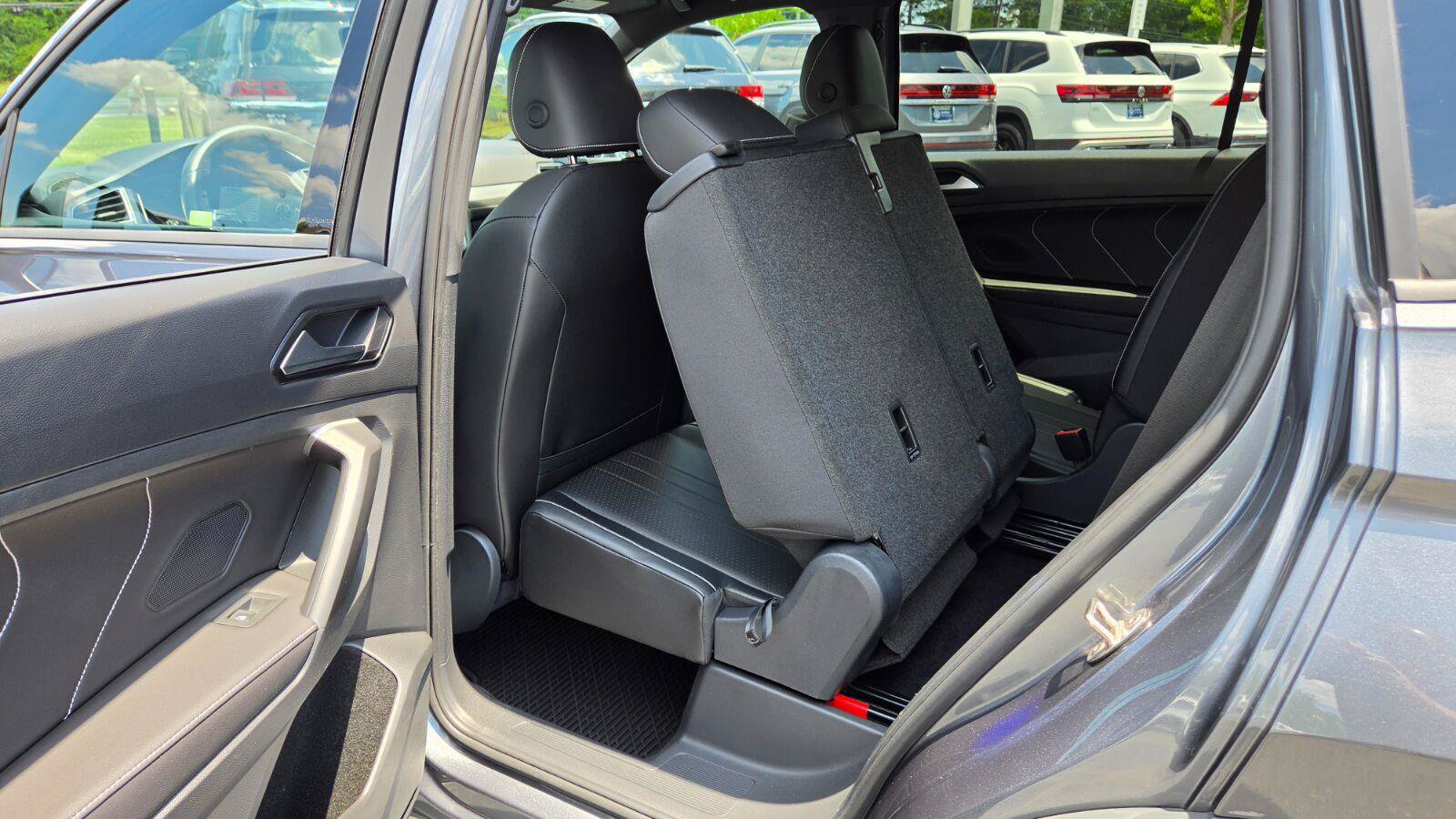 Certified 2024 Volkswagen Tiguan SE R-Line FWD image 46