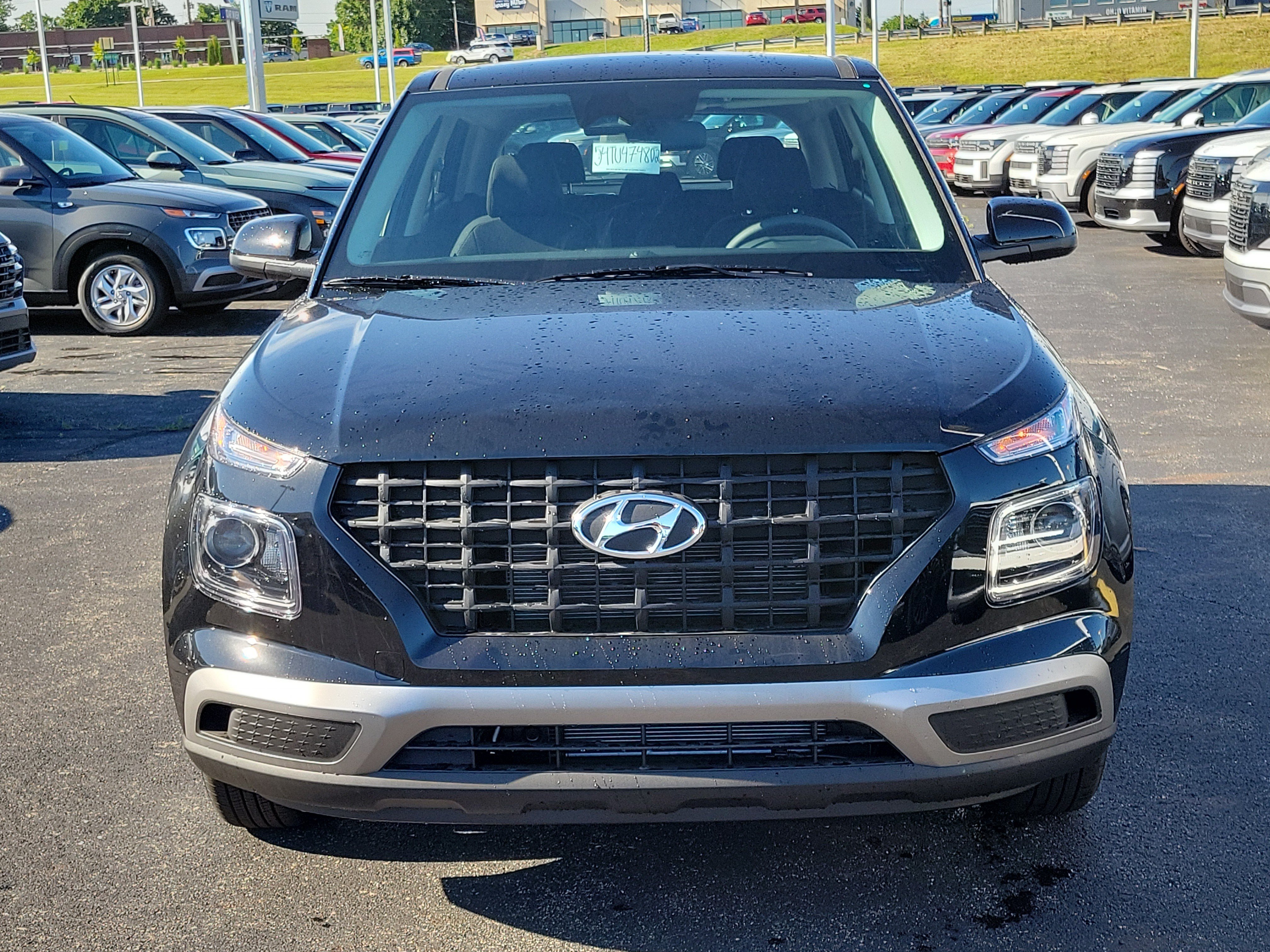 New 2026 Hyundai Venue SE FWD image 2