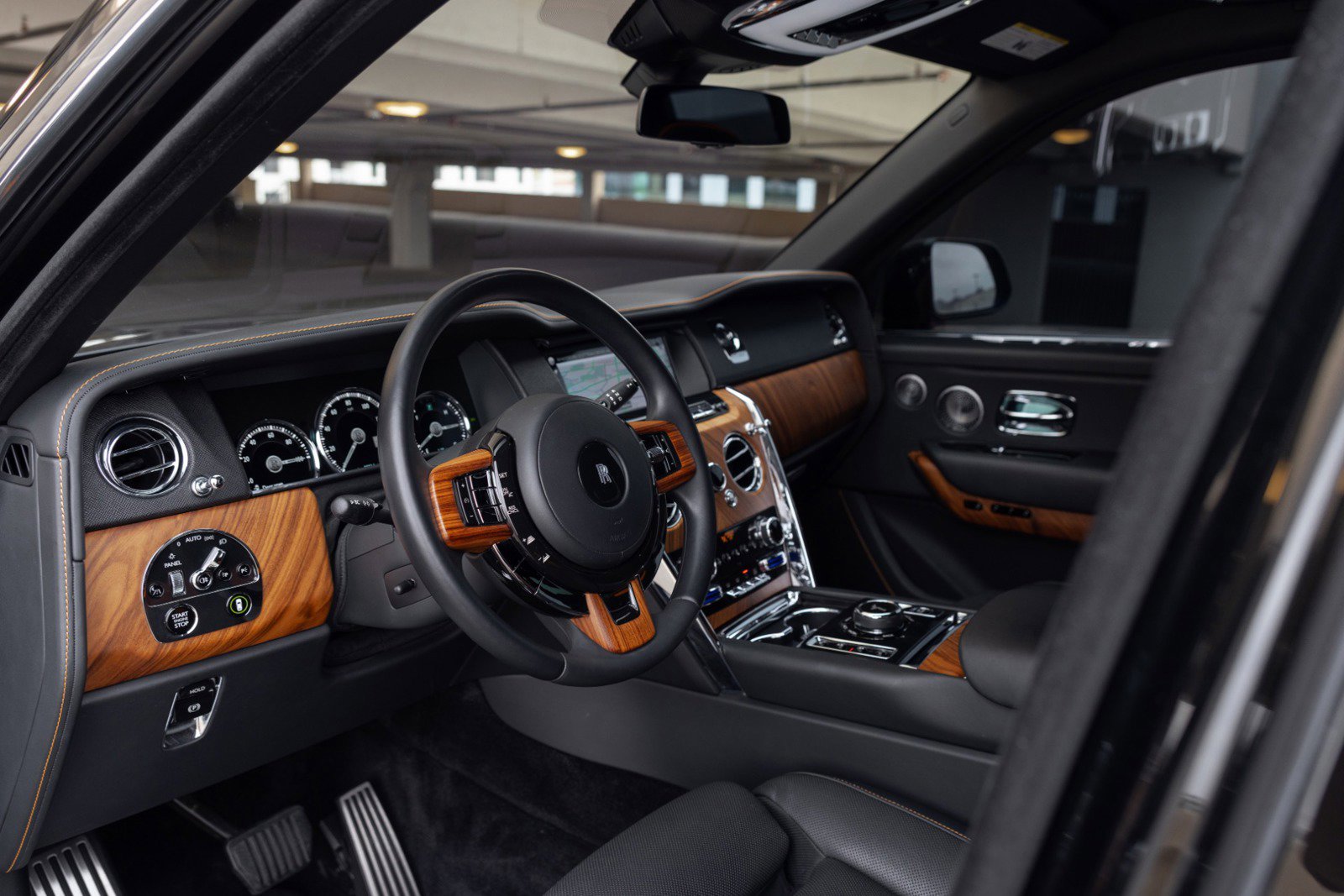 Used 2021 Rolls-Royce Cullinan image 29