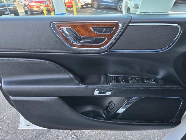 Used 2018 Lincoln Continental Select w/ Continental Climate Package image 30