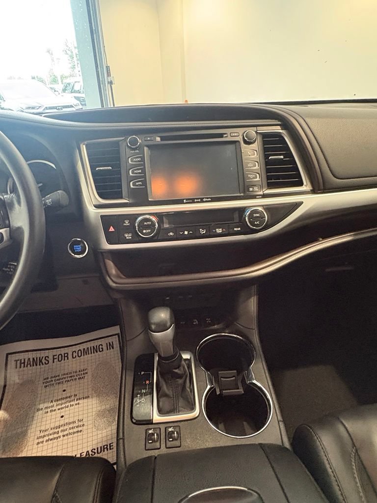 Used 2018 Toyota Highlander XLE AWD/4WD image 16