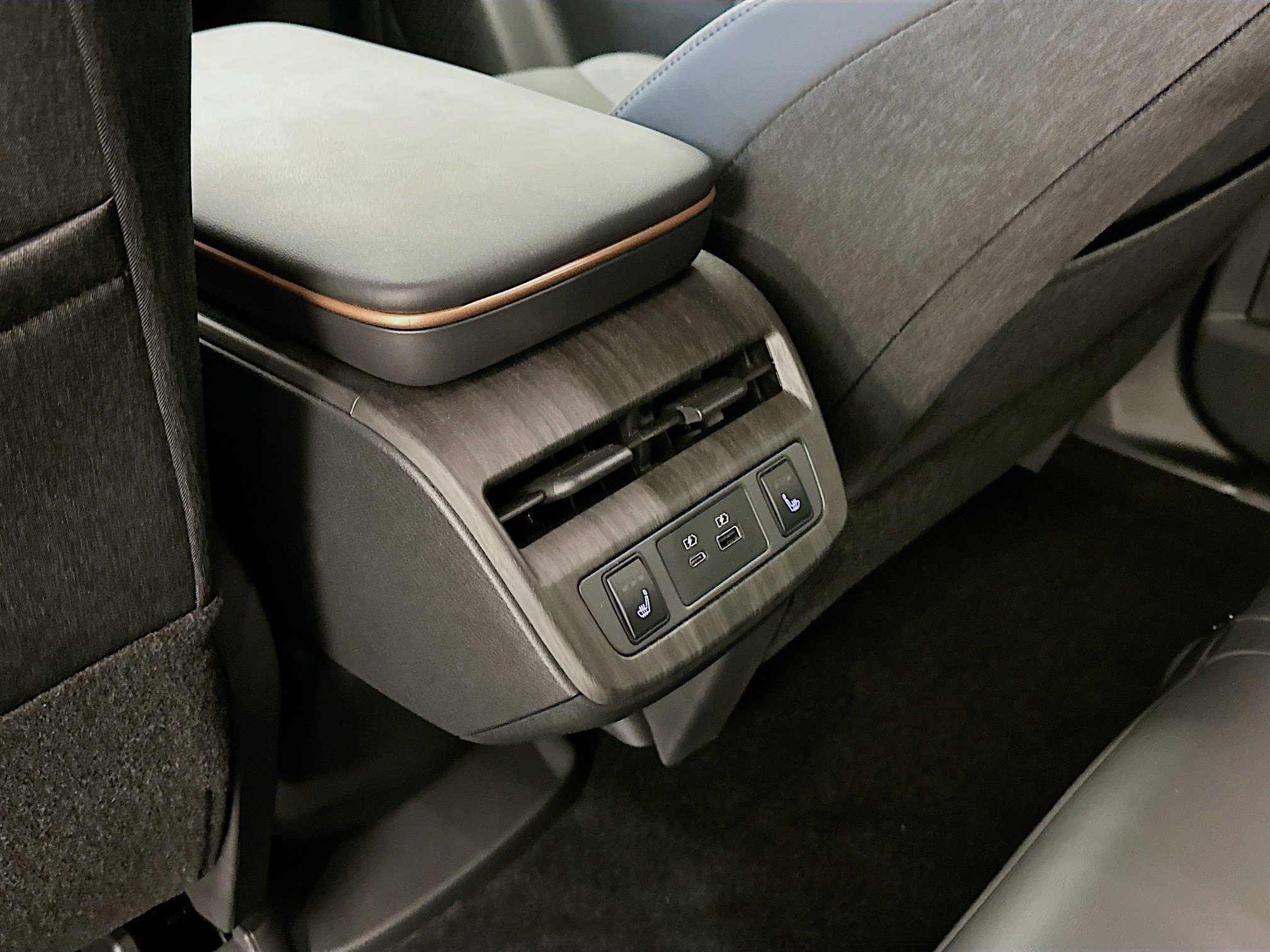 Used 2023 Nissan Ariya AWD image 28