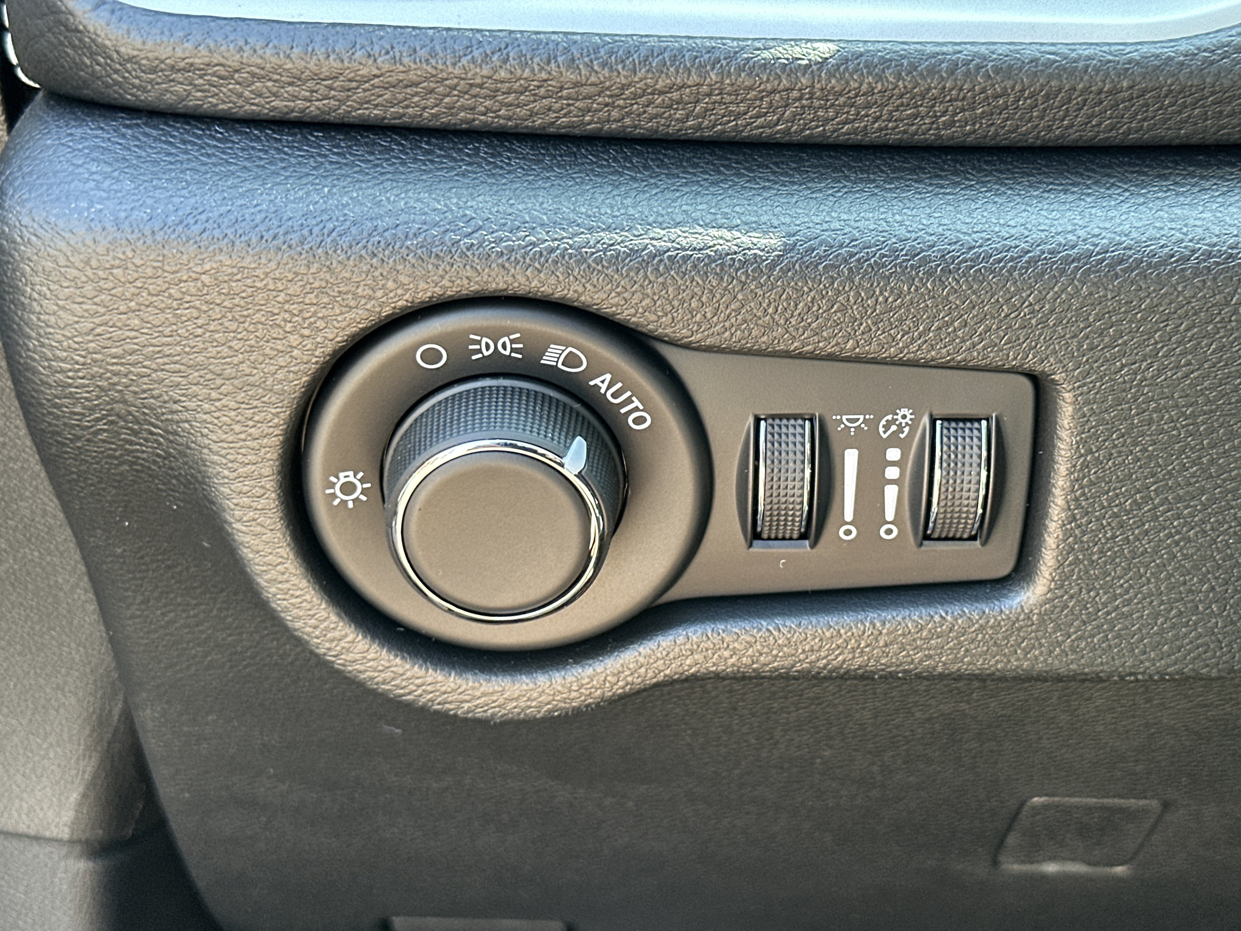 New 2027 Chrysler Pacifica Limited FWD image 11
