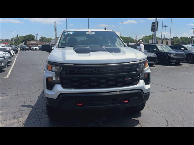 Certified 2022 Chevrolet Silverado 1500 Custom Trail Boss w/ LPO, Dark Essentials Package AWD/4WD image 3