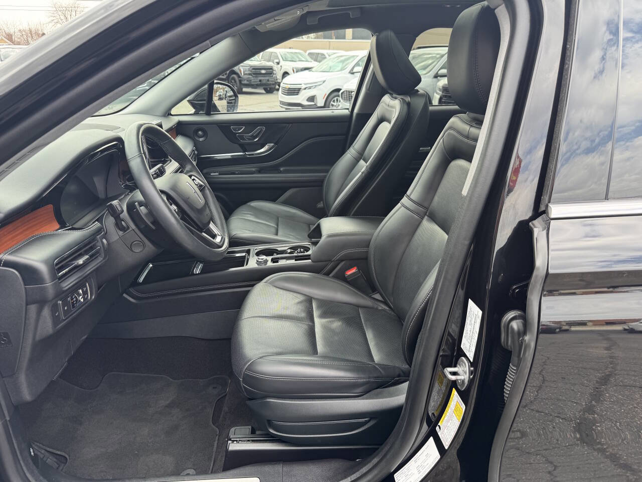 Used 2021 Lincoln Corsair Reserve w/ Equipment Group 201A image 8