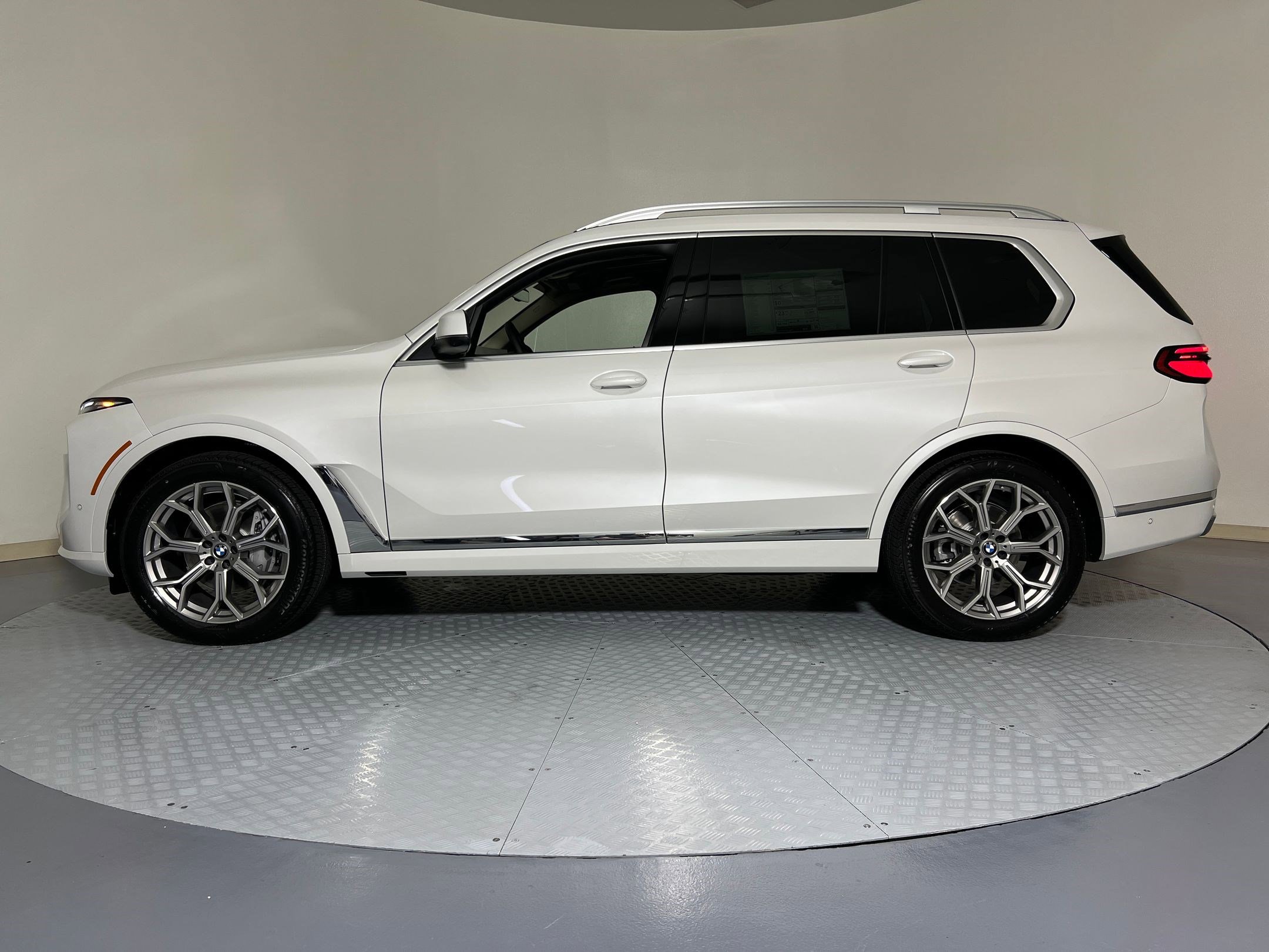 Used 2026 BMW X7 xDrive40i image 2