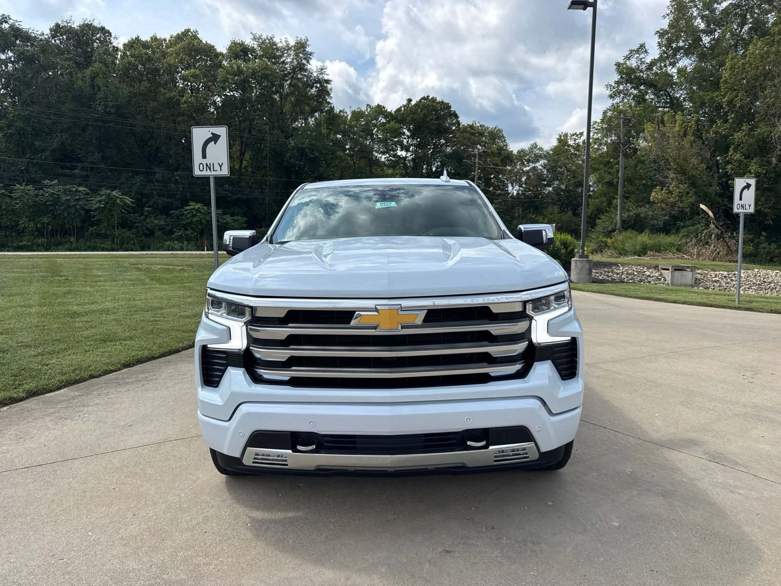 New 2026 Chevrolet Silverado 1500 High Country w/ High Country Premium Package AWD/4WD image 2