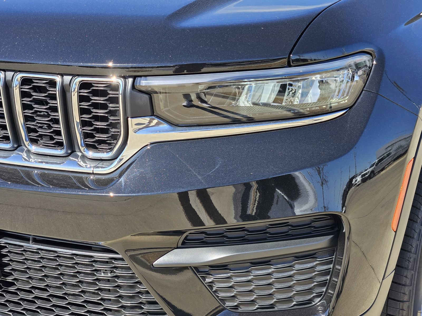 New 2026 Jeep Grand Cherokee Laredo RWD image 9