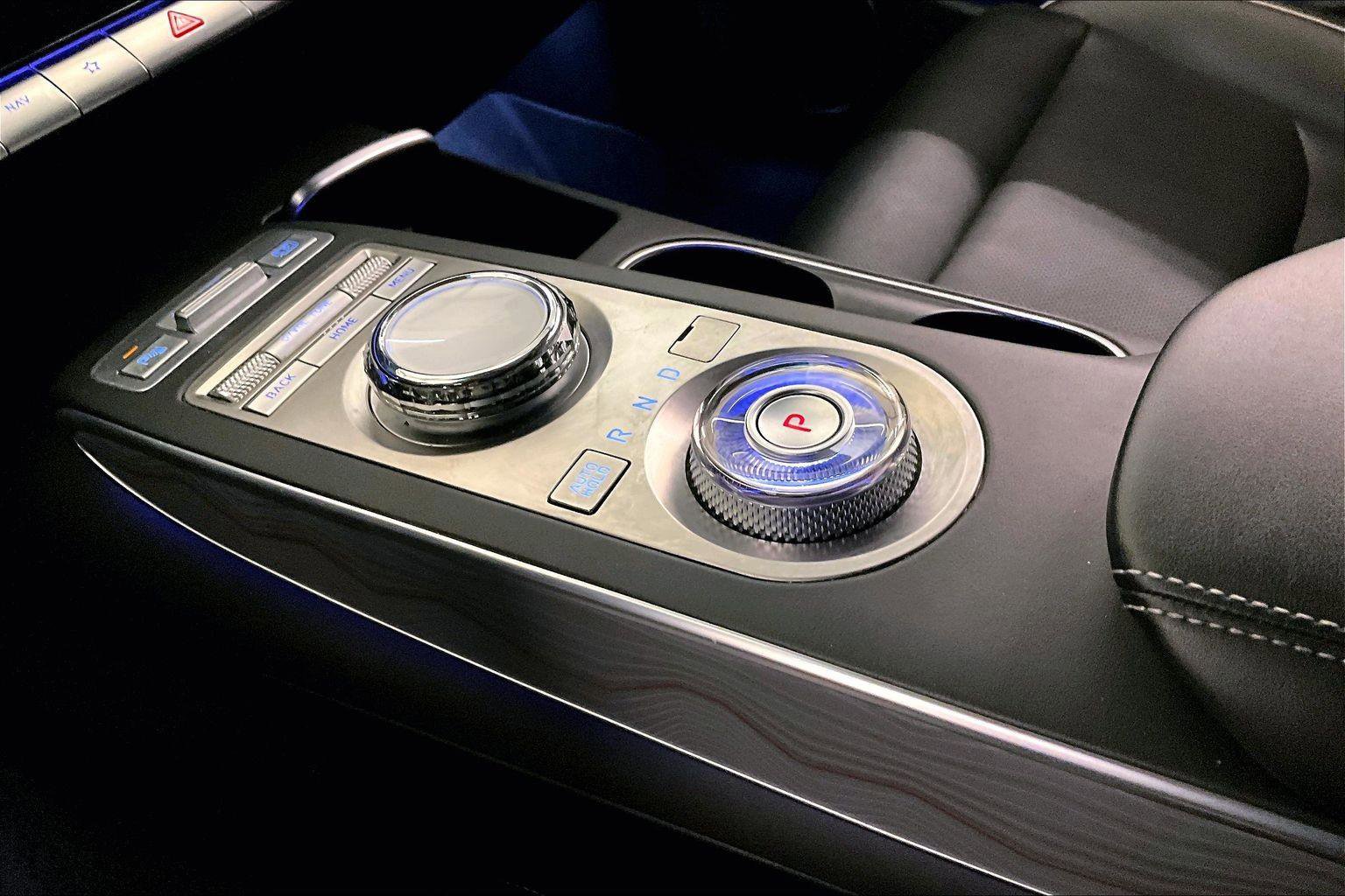 Used 2022 Genesis GV70 2.5T w/ Advanced Package image 16