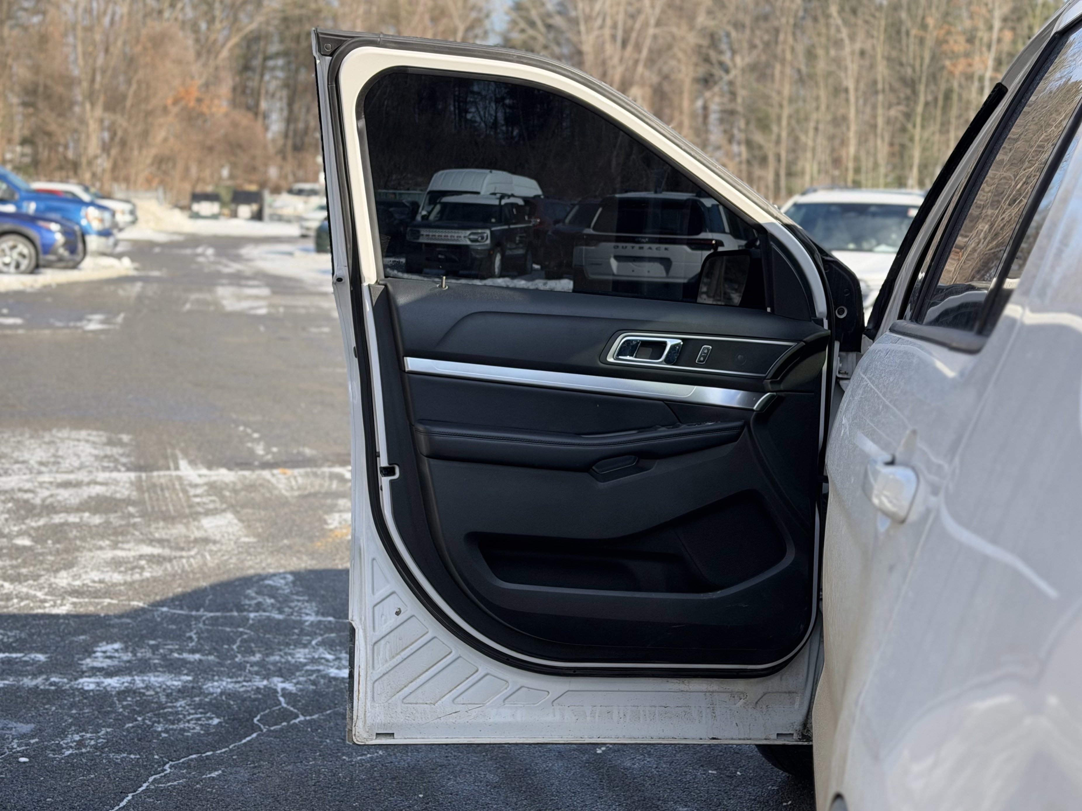 Used 2017 Ford Explorer XLT w/ Equipment Group 202A image 21