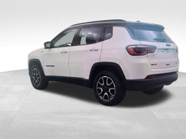 Used 2025 Jeep Compass Trailhawk AWD/4WD image 4