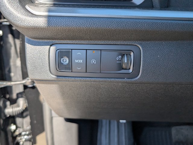 New 2027 Chevrolet Traverse LT w/ Sun and Wheel Package FWD image 15