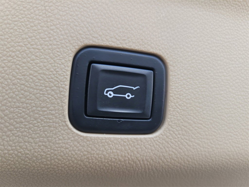 Used 2022 Cadillac Escalade ESV Premium Luxury image 8