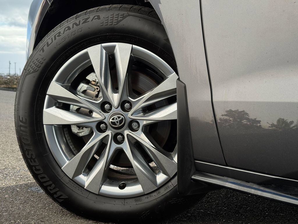 Certified 2025 Toyota Sienna Limited AWD/4WD image 27