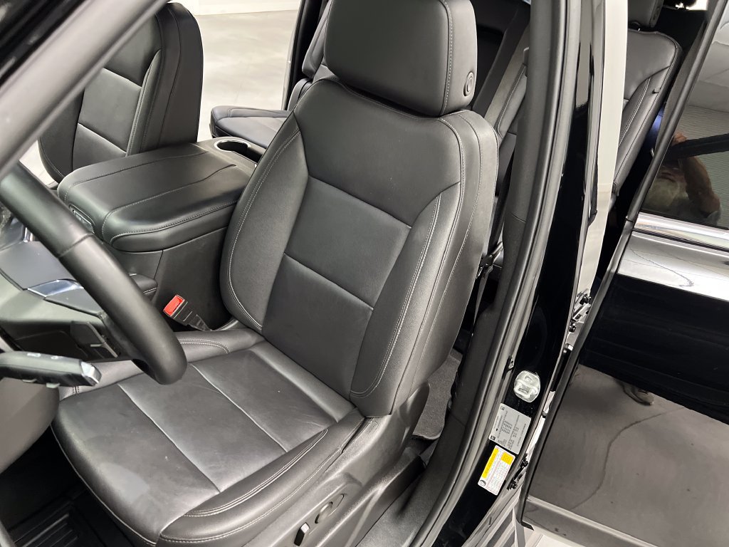 Used 2025 Chevrolet Suburban LT RWD image 11