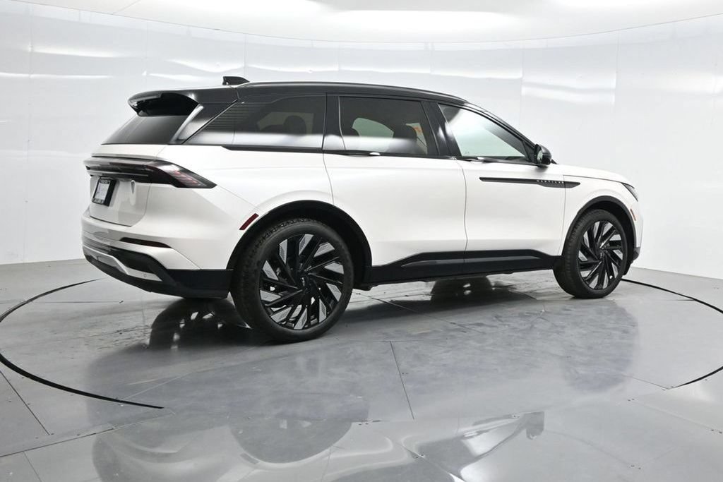 Used 2025 Lincoln Nautilus Reserve w/ Jet Appearance Package AWD/4WD image 37