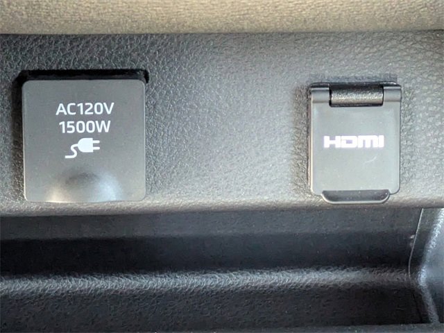 Used 2025 Toyota Sienna Limited image 19