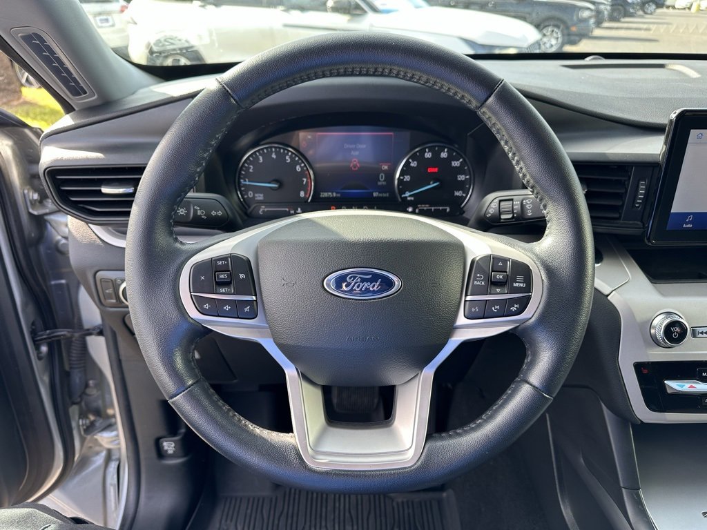 Used 2023 Ford Explorer XLT image 13