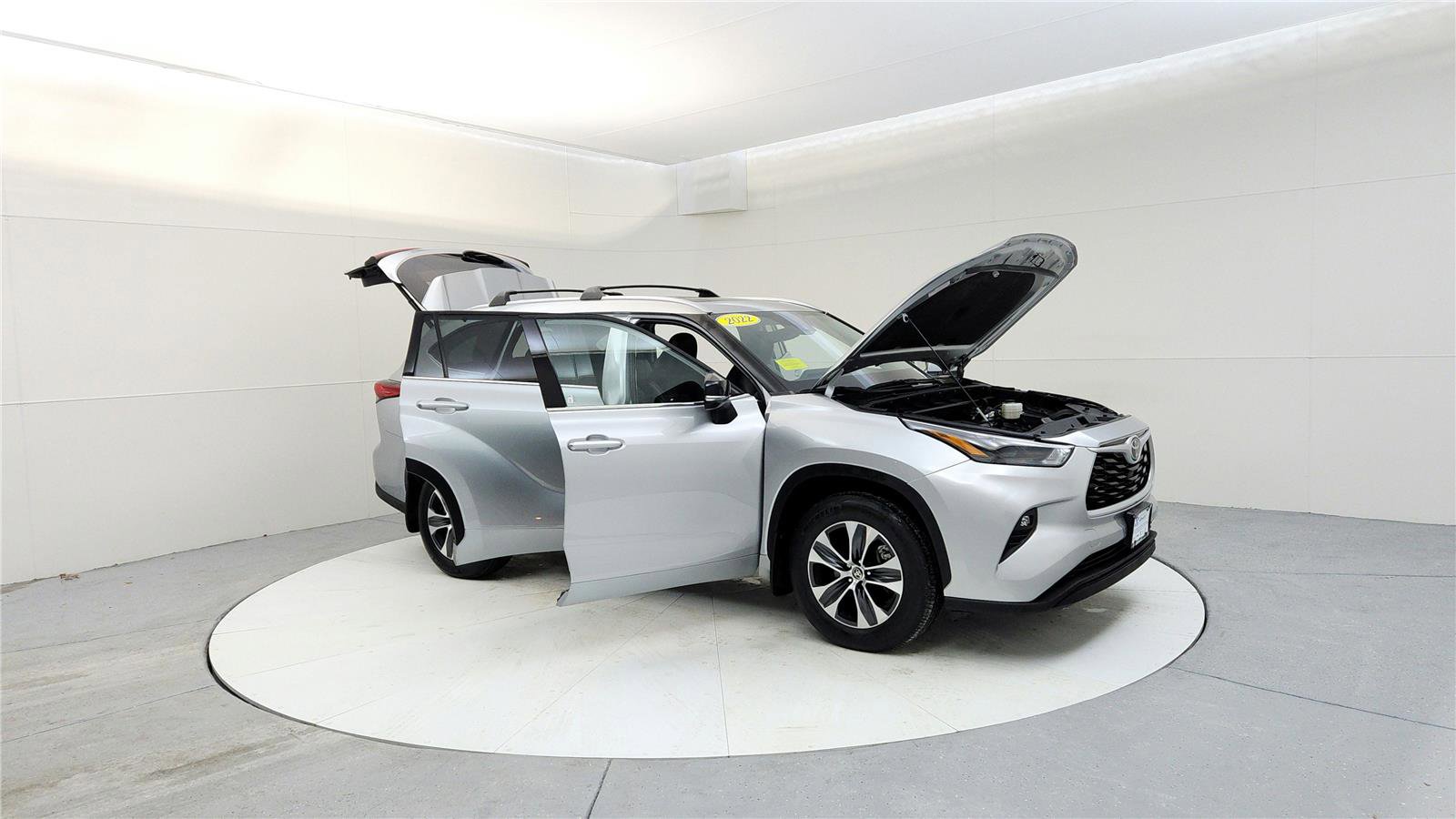 Used 2022 Toyota Highlander XLE image 12