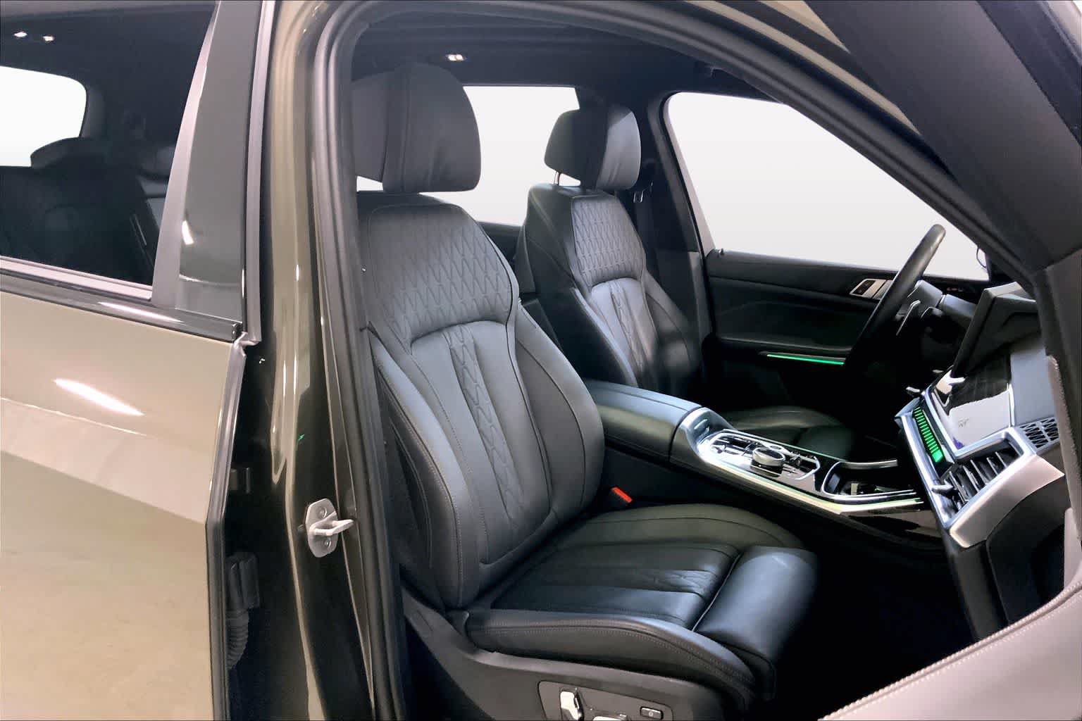 Used 2025 BMW X7 M60i AWD/4WD image 8