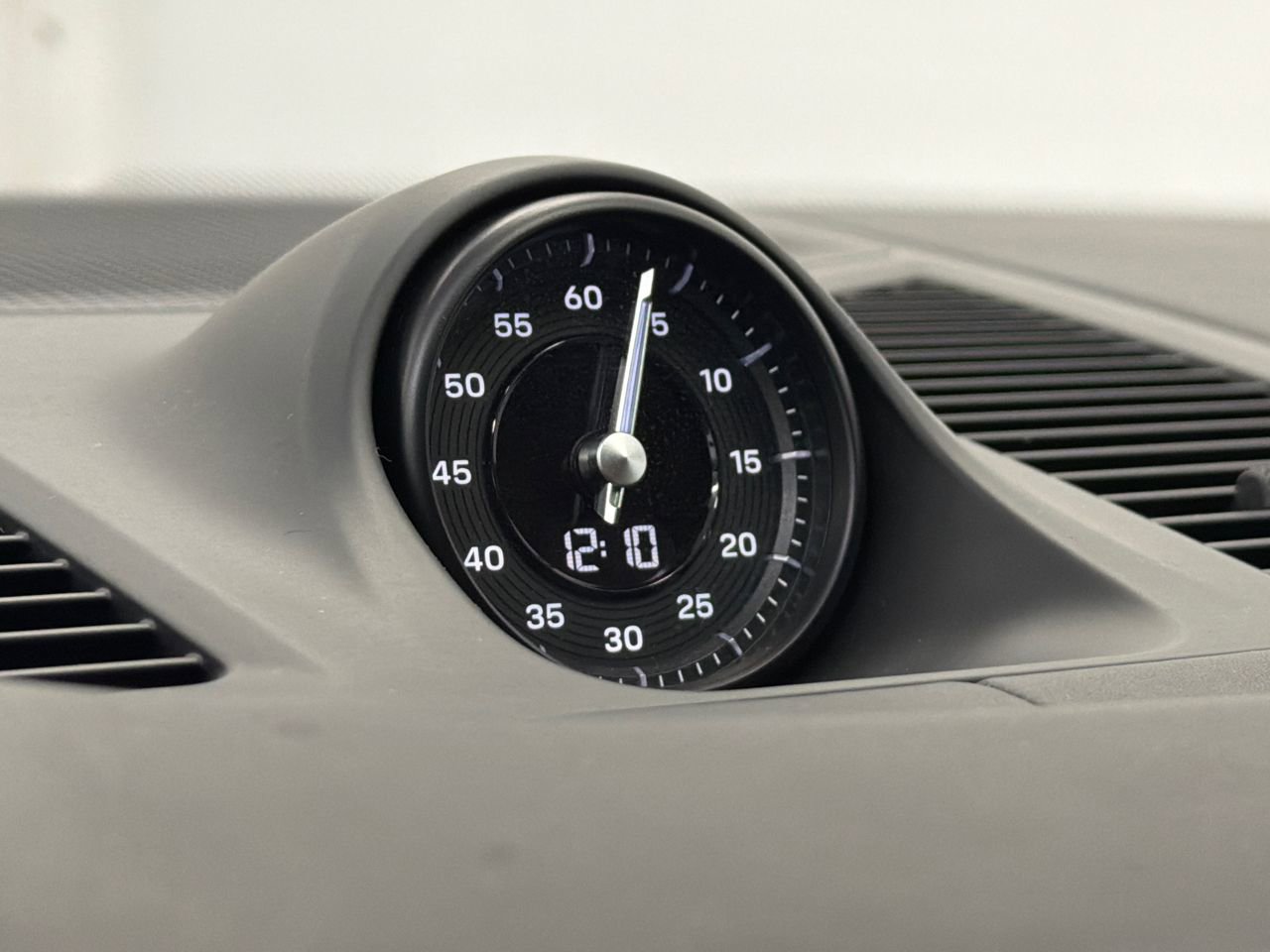 Used 2024 Porsche Cayenne S image 31