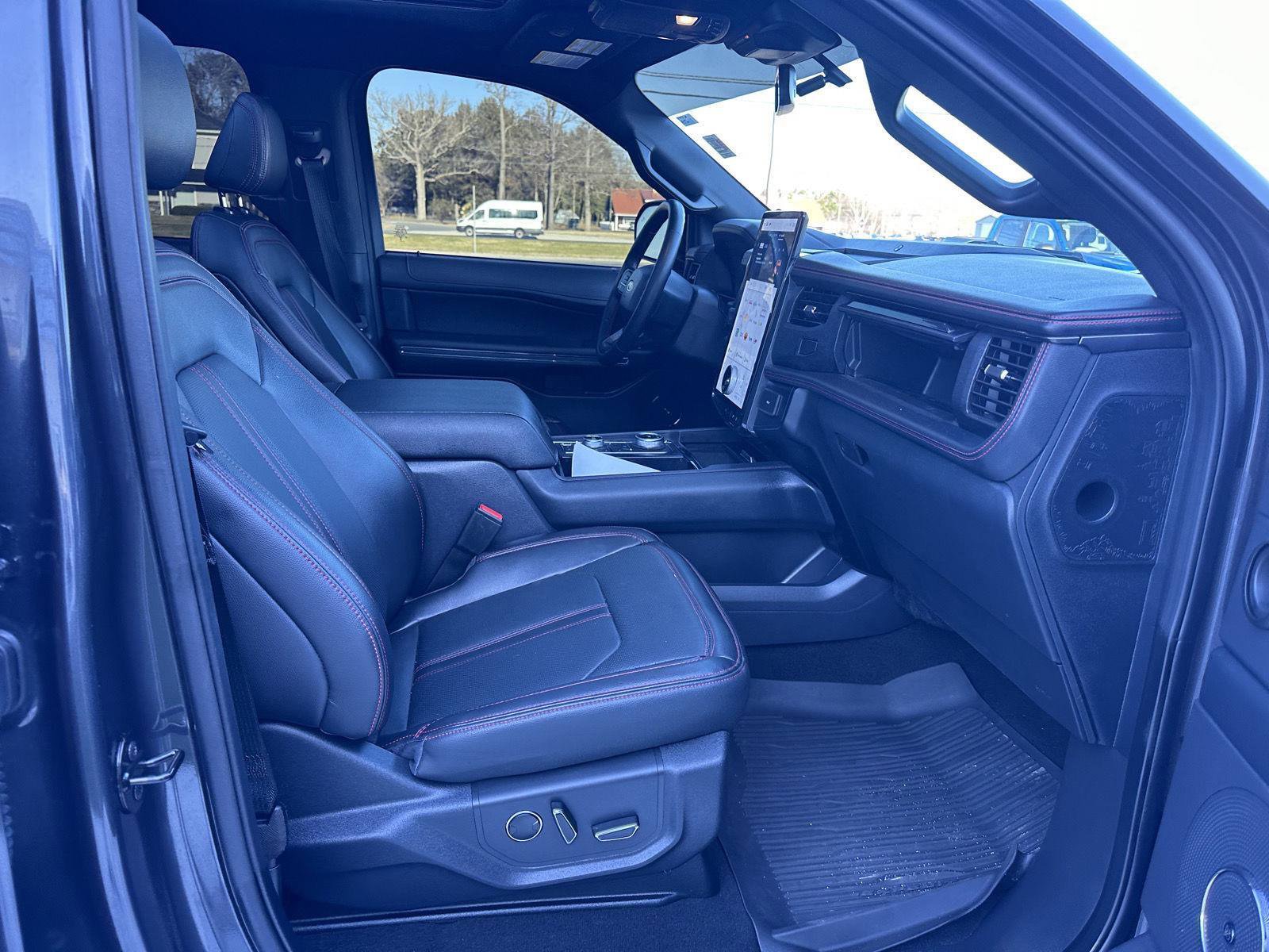 Used 2024 Ford Expedition Max Limited image 18