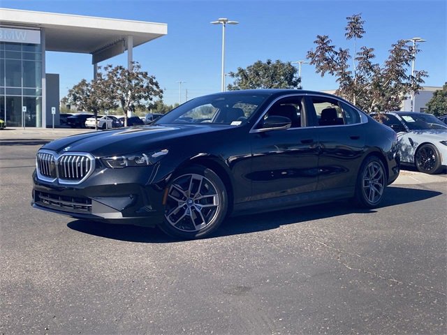 Certified 2025 BMW i5 eDrive40i w/ Premium Package image 2