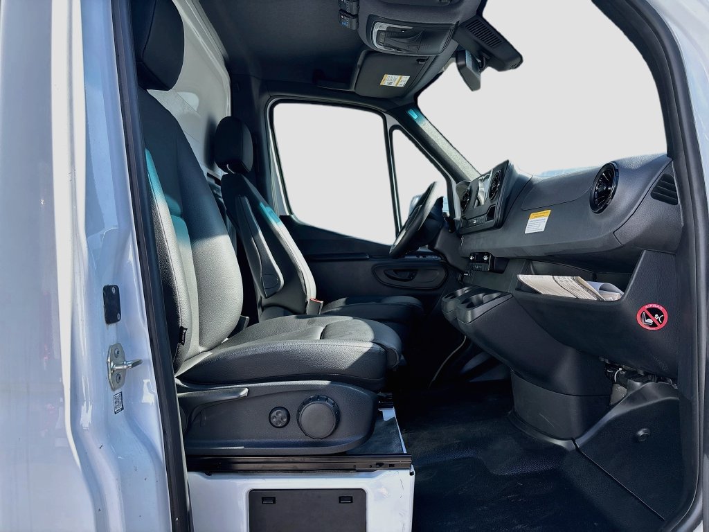 Used 2022 Mercedes-Benz Sprinter 3500 image 22