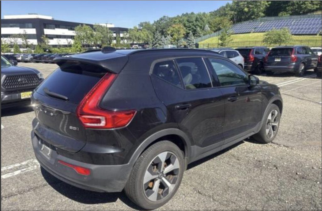Used 2024 Volvo XC40 B5 Plus w/ Protection Package Premier AWD/4WD image 5