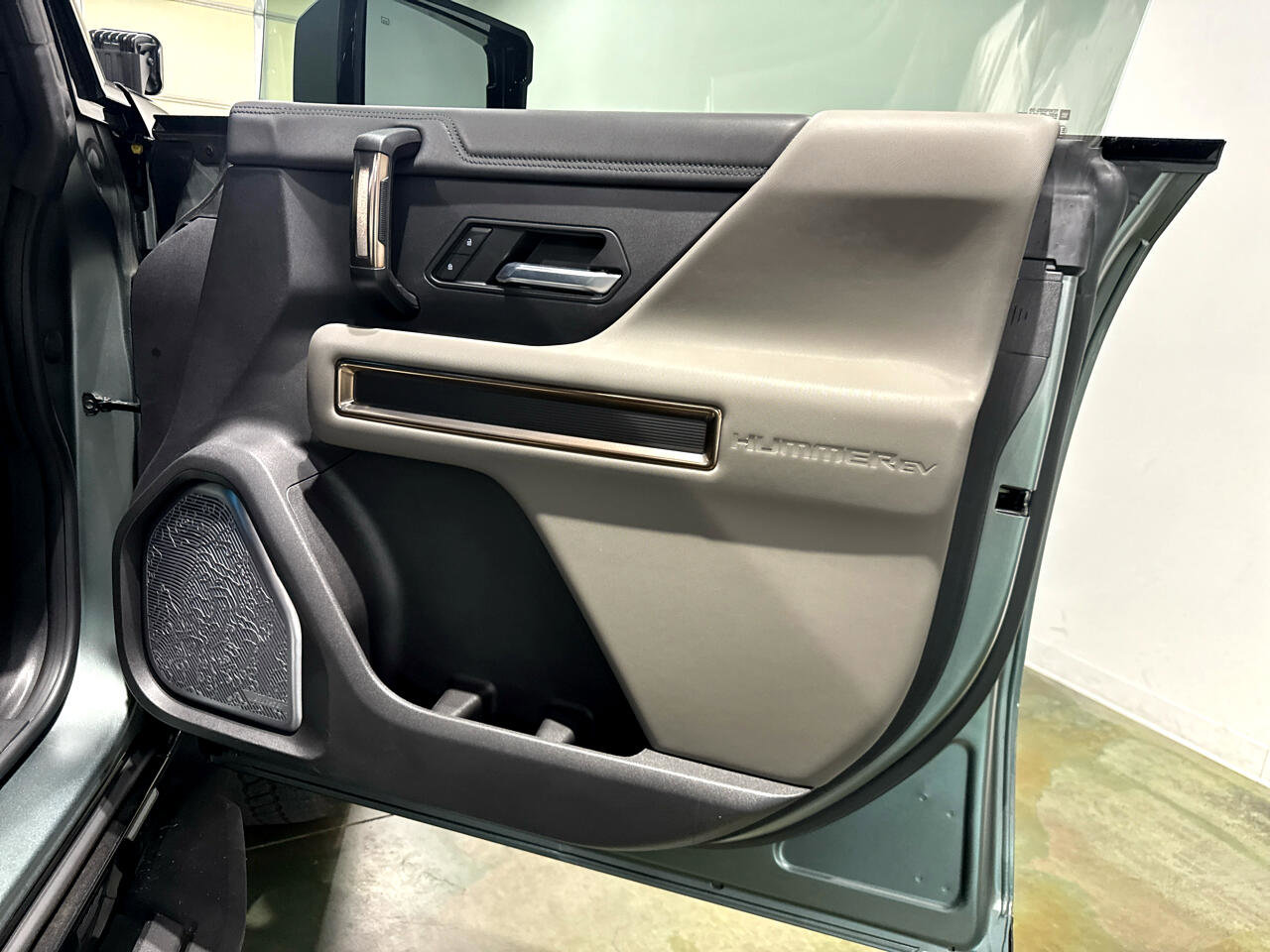 Used 2024 GMC Hummer EV 3X w/ LPO, Illumination Package image 34