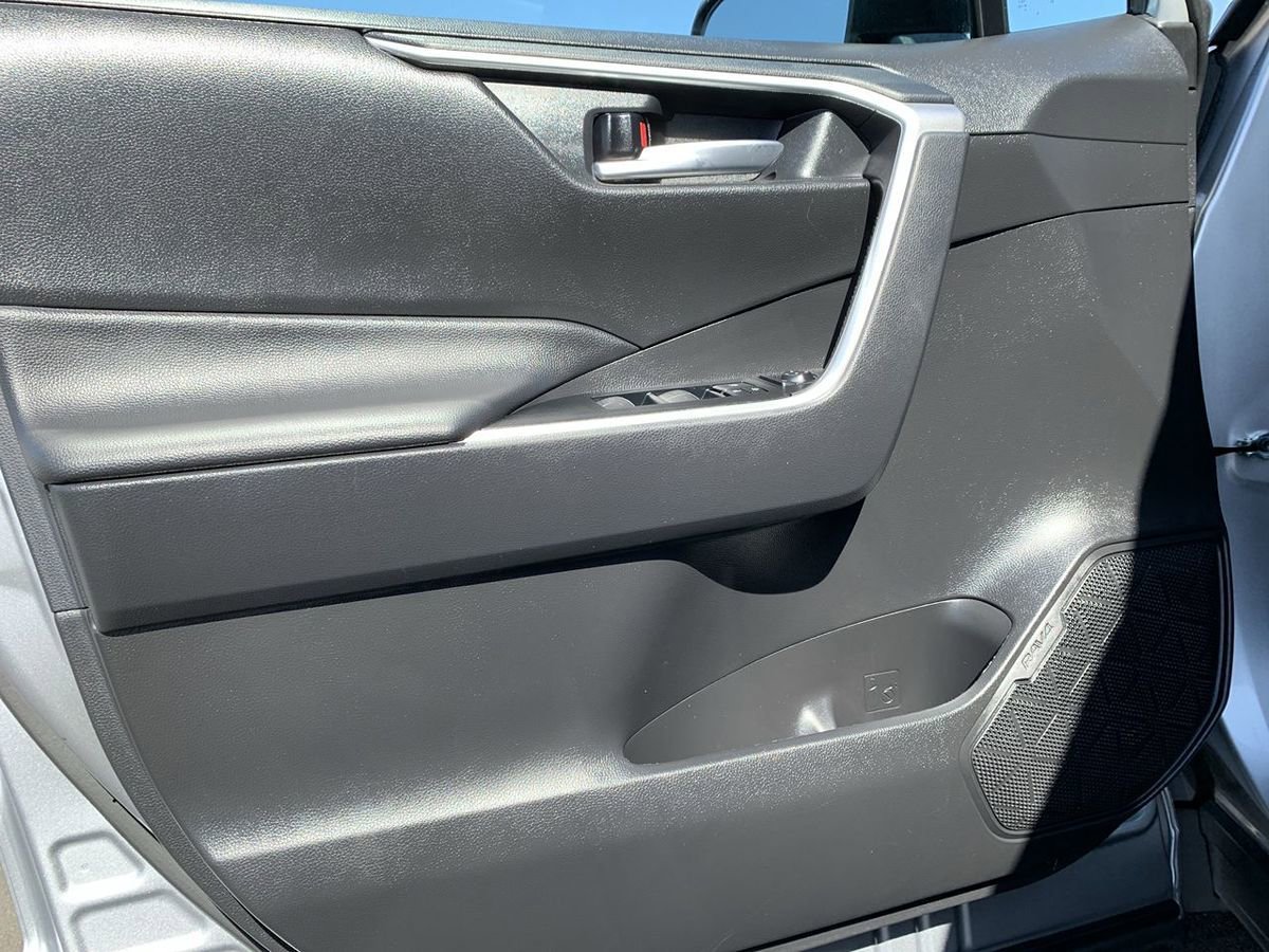 Used 2025 Toyota RAV4 XLE AWD/4WD image 14
