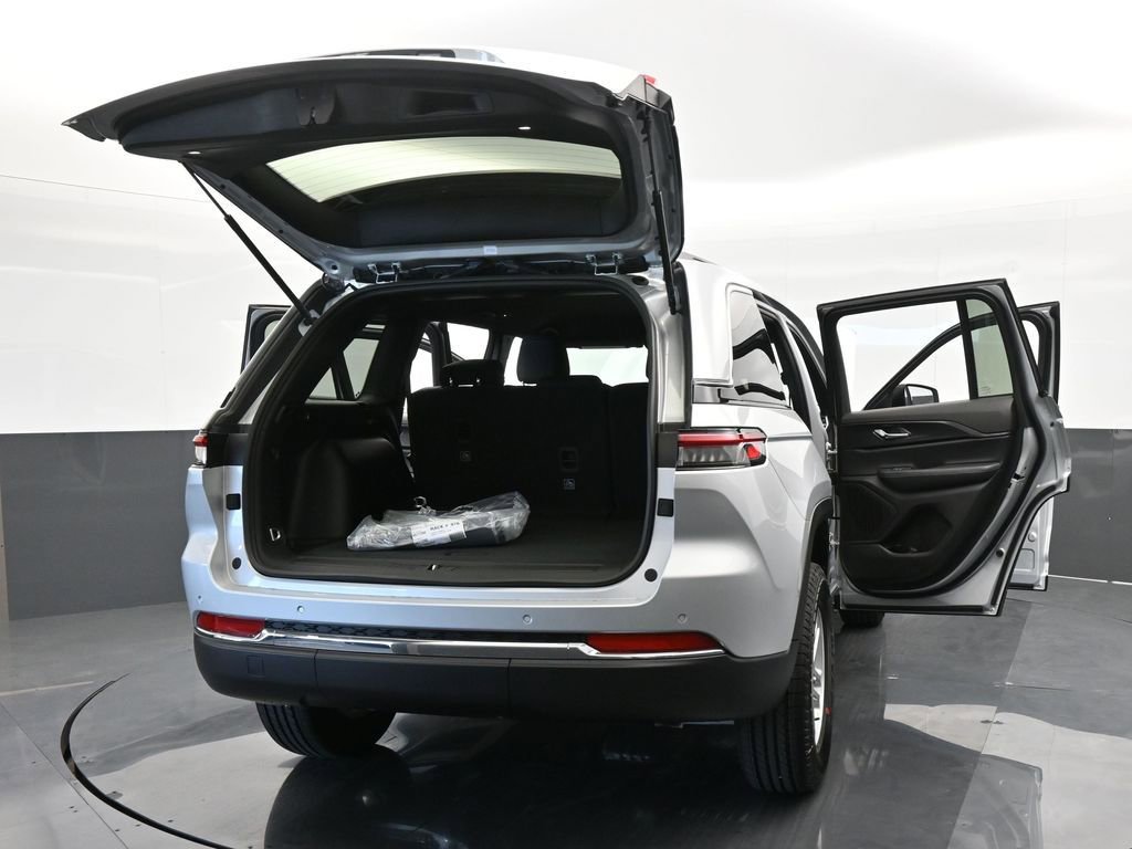 Used 2024 Jeep Grand Cherokee Laredo w/ Trailer Tow Package image 56