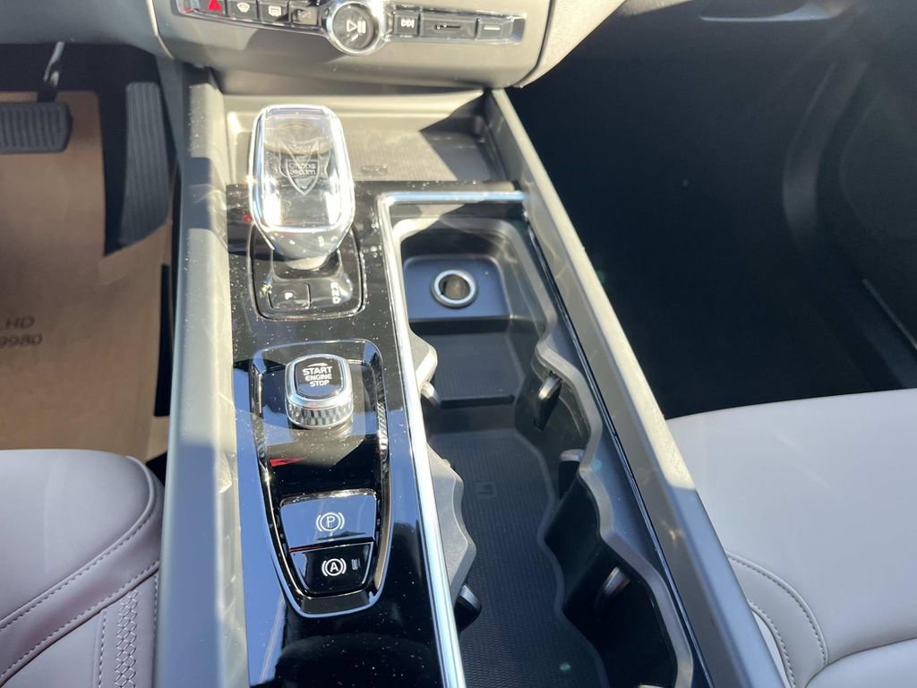 New 2026 Volvo XC60 B5 Plus w/ Protection Package Premier image 31