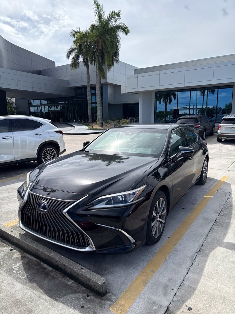 Used 2020 Lexus ES 300h w/ Premium Package FWD image 6