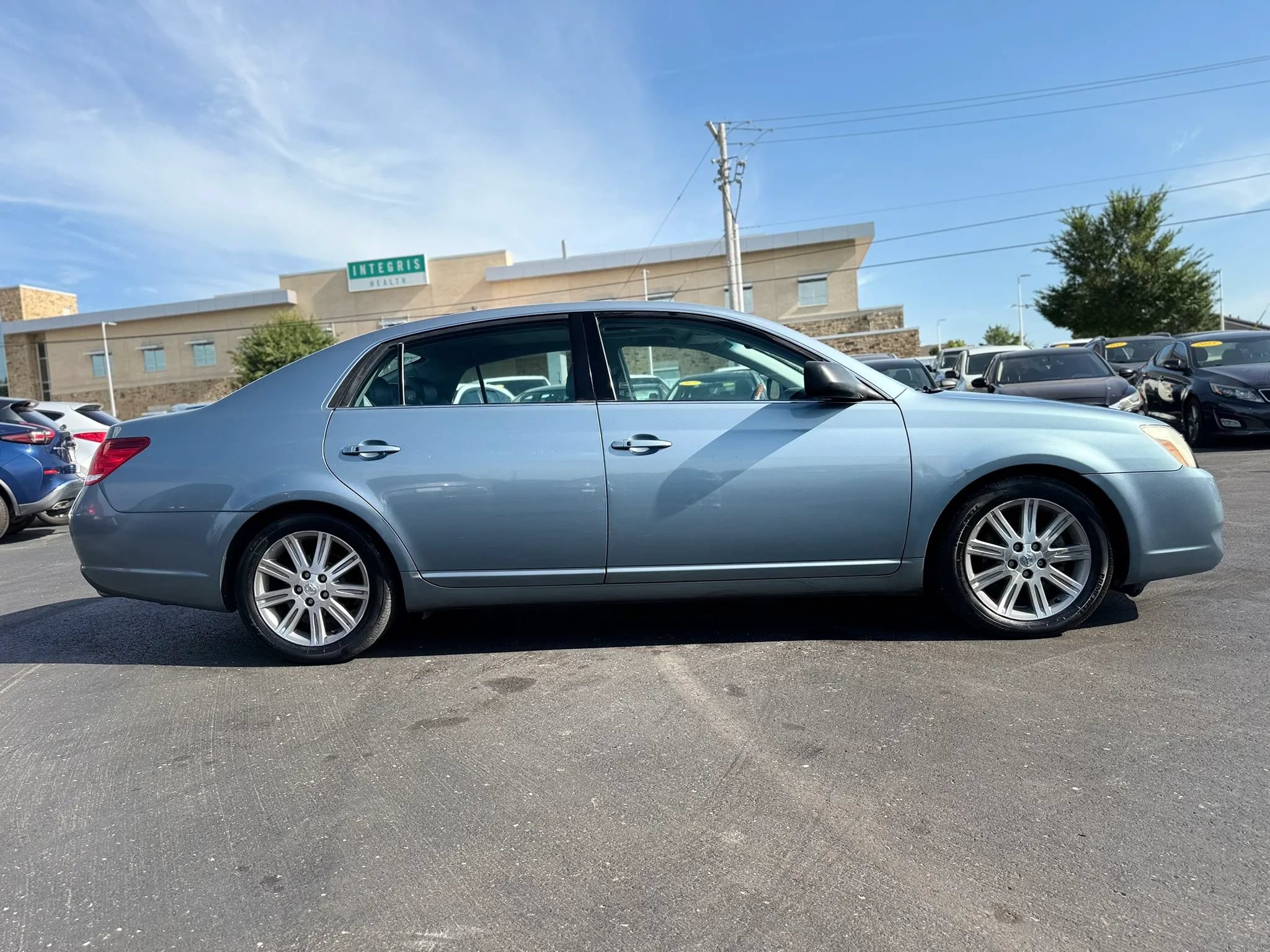 Used 2005 Toyota Avalon Limited FWD image 2