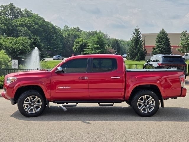 Used 2017 Toyota Tacoma Limited w/ Tow Package AWD/4WD image 23