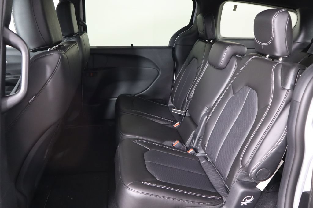 New 2027 Chrysler Pacifica Select FWD image 15