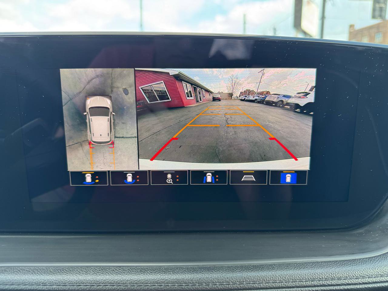 Used 2025 Buick Encore GX Avenir w/ Avenir Technology Package AWD/4WD image 25