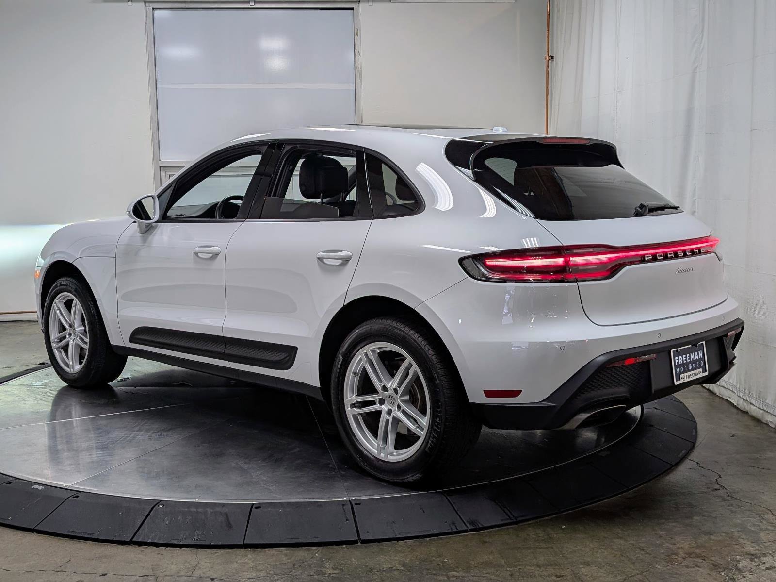 Used 2025 Porsche Macan image 7