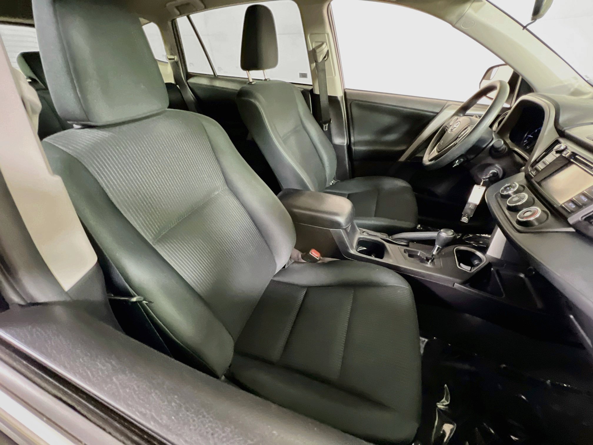 Used 2018 Toyota RAV4 LE w/ All Weather Liner Package AWD/4WD image 25