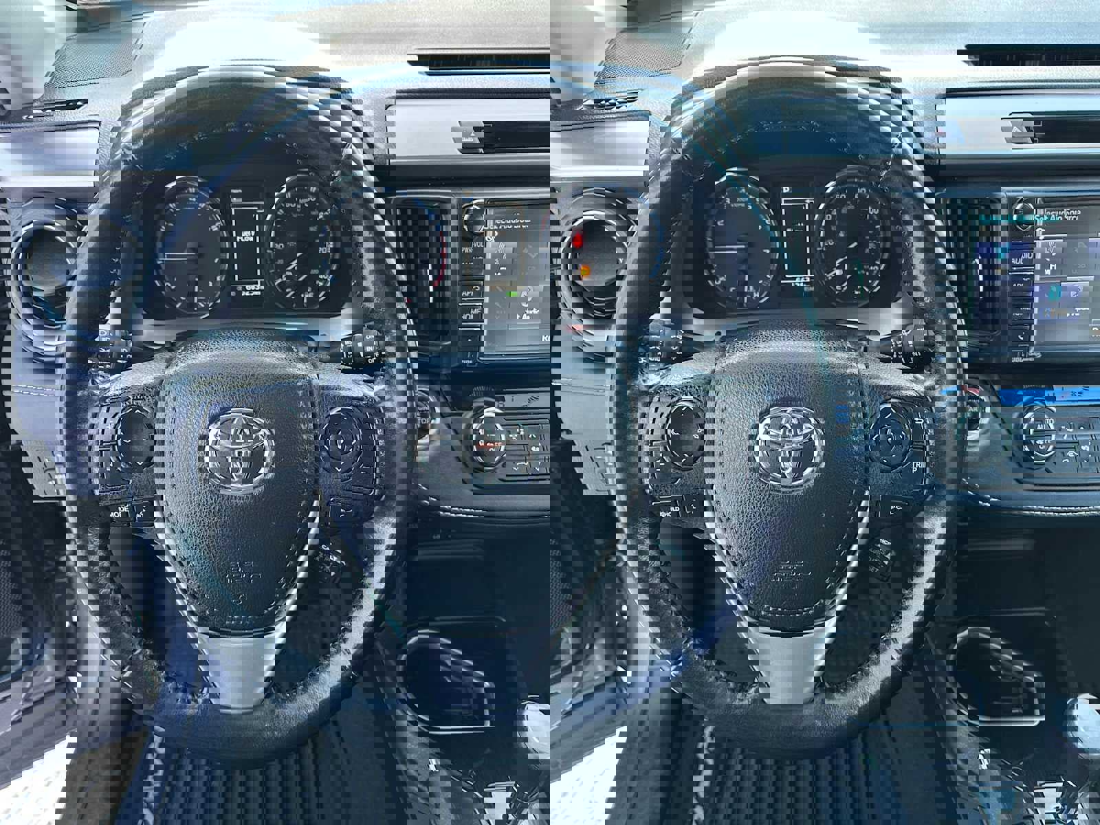 Used 2017 Toyota RAV4 Limited image 23