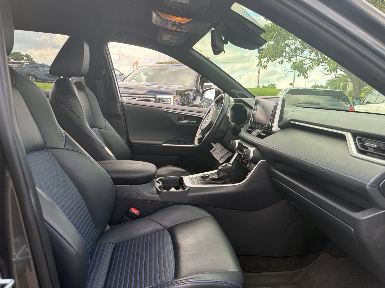 Used 2020 Toyota RAV4 XSE w/ XSE Grade Weather Package AWD/4WD image 20