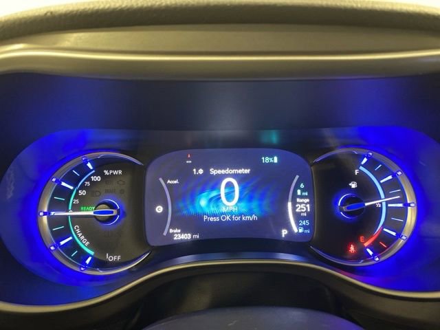 Used 2022 Chrysler Pacifica Touring-L image 11