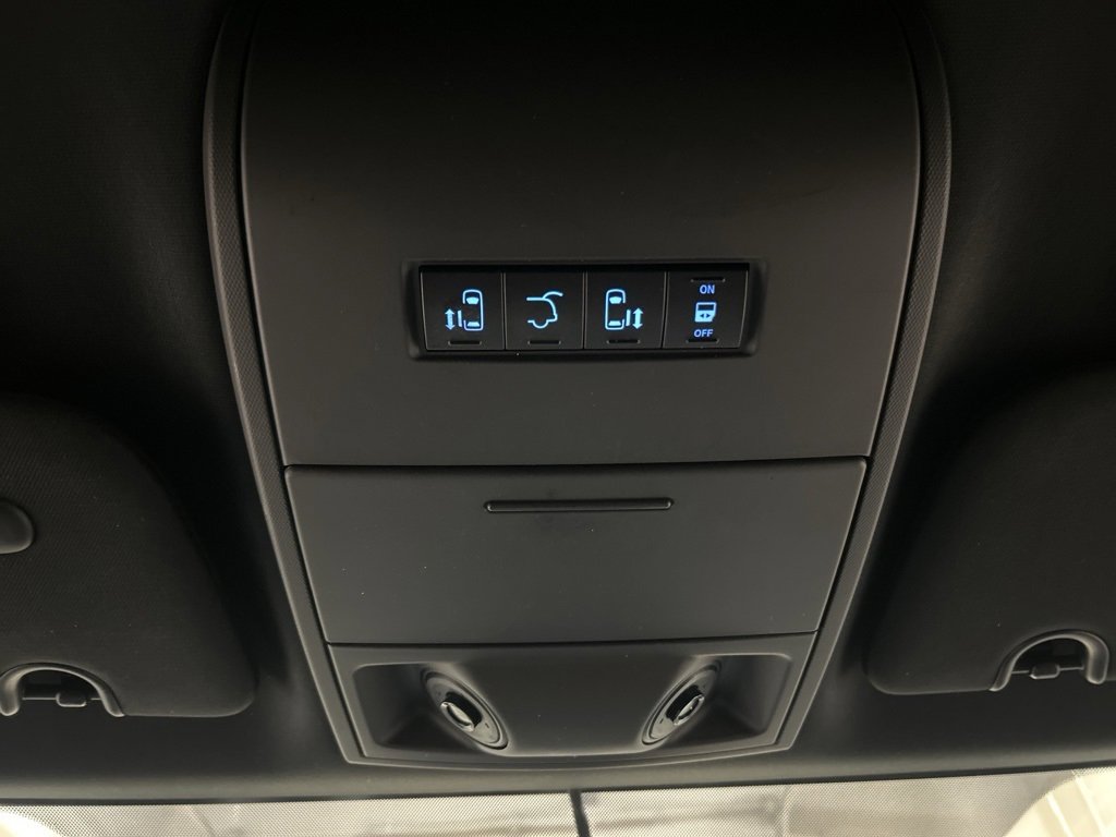 Used 2016 Dodge Grand Caravan SXT image 25