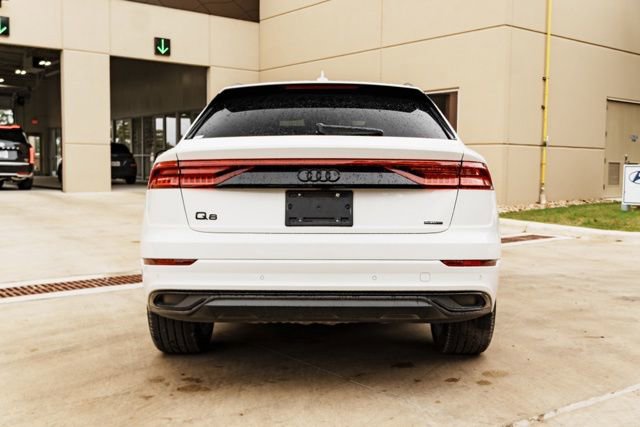 Used 2023 Audi Q8 Premium image 6