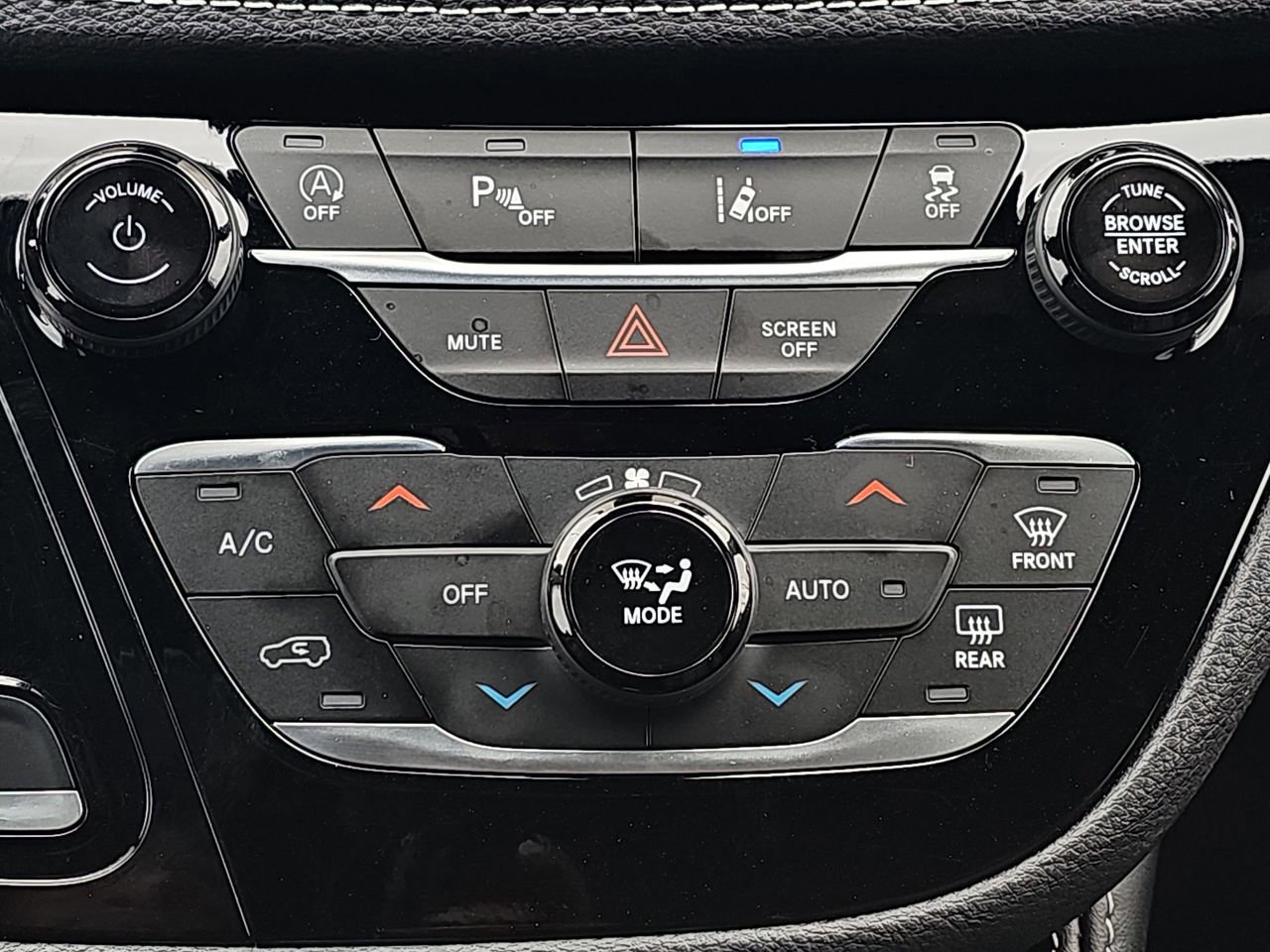 Used 2025 Chrysler Pacifica Limited image 27