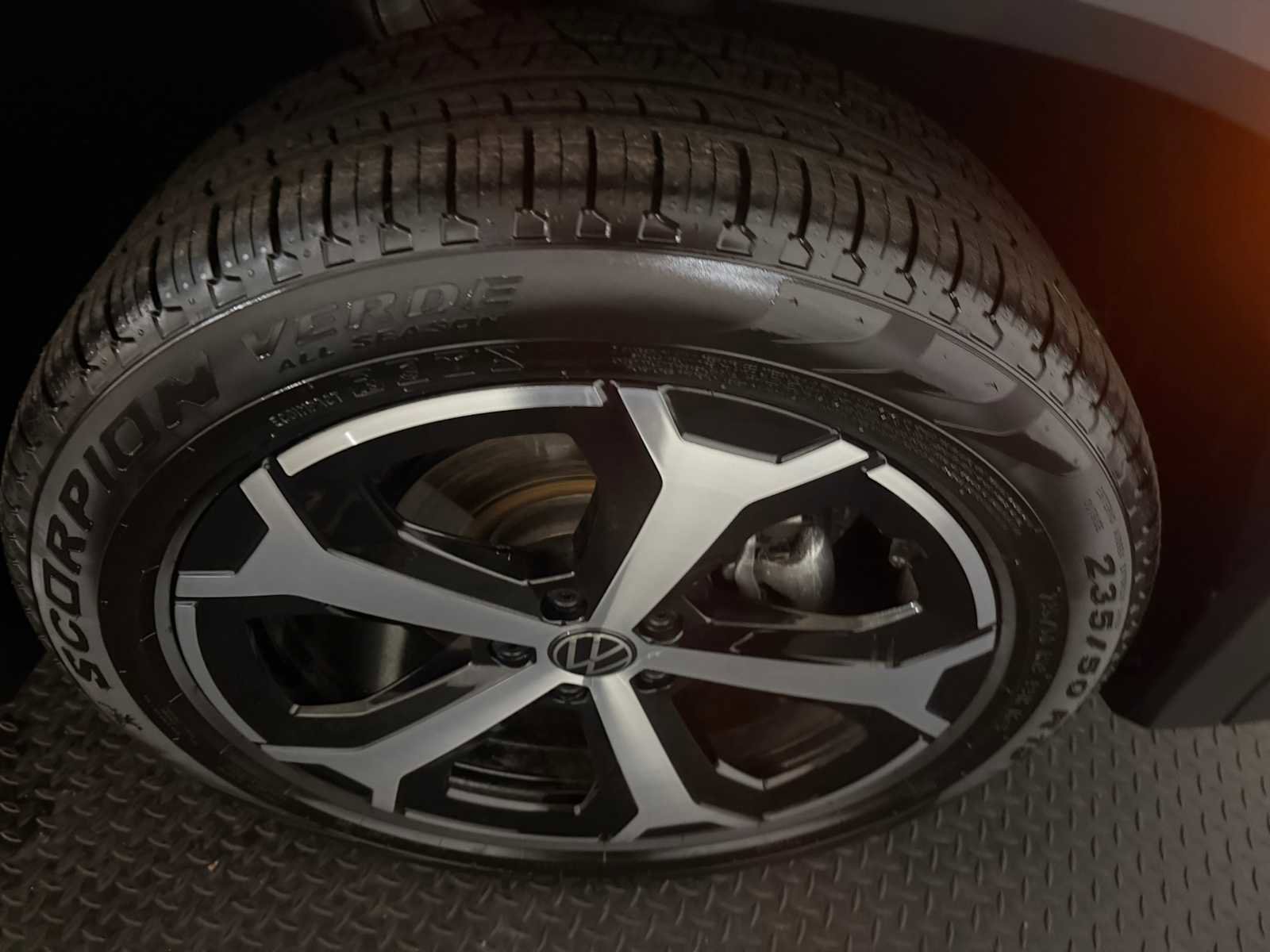 Certified 2025 Volkswagen Tiguan SE image 12