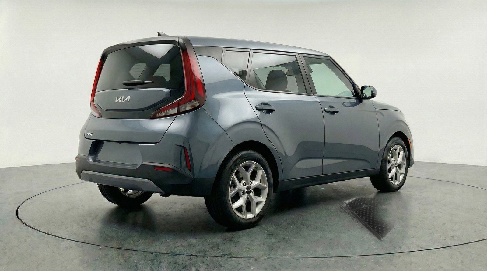 Used 2025 Kia Soul LX w/ LX Technology Package FWD image 9