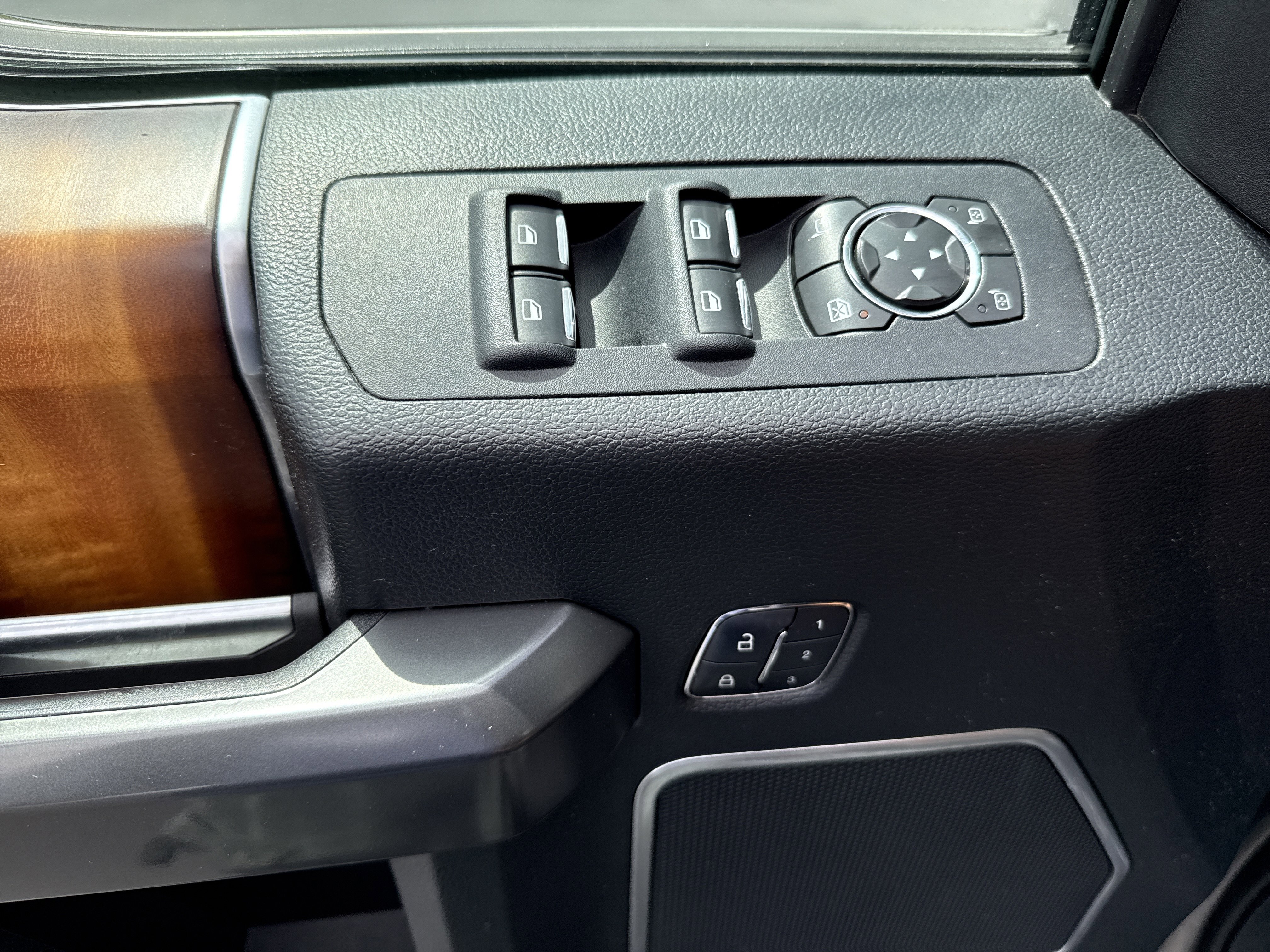 Used 2016 Ford F150 Limited AWD/4WD image 11